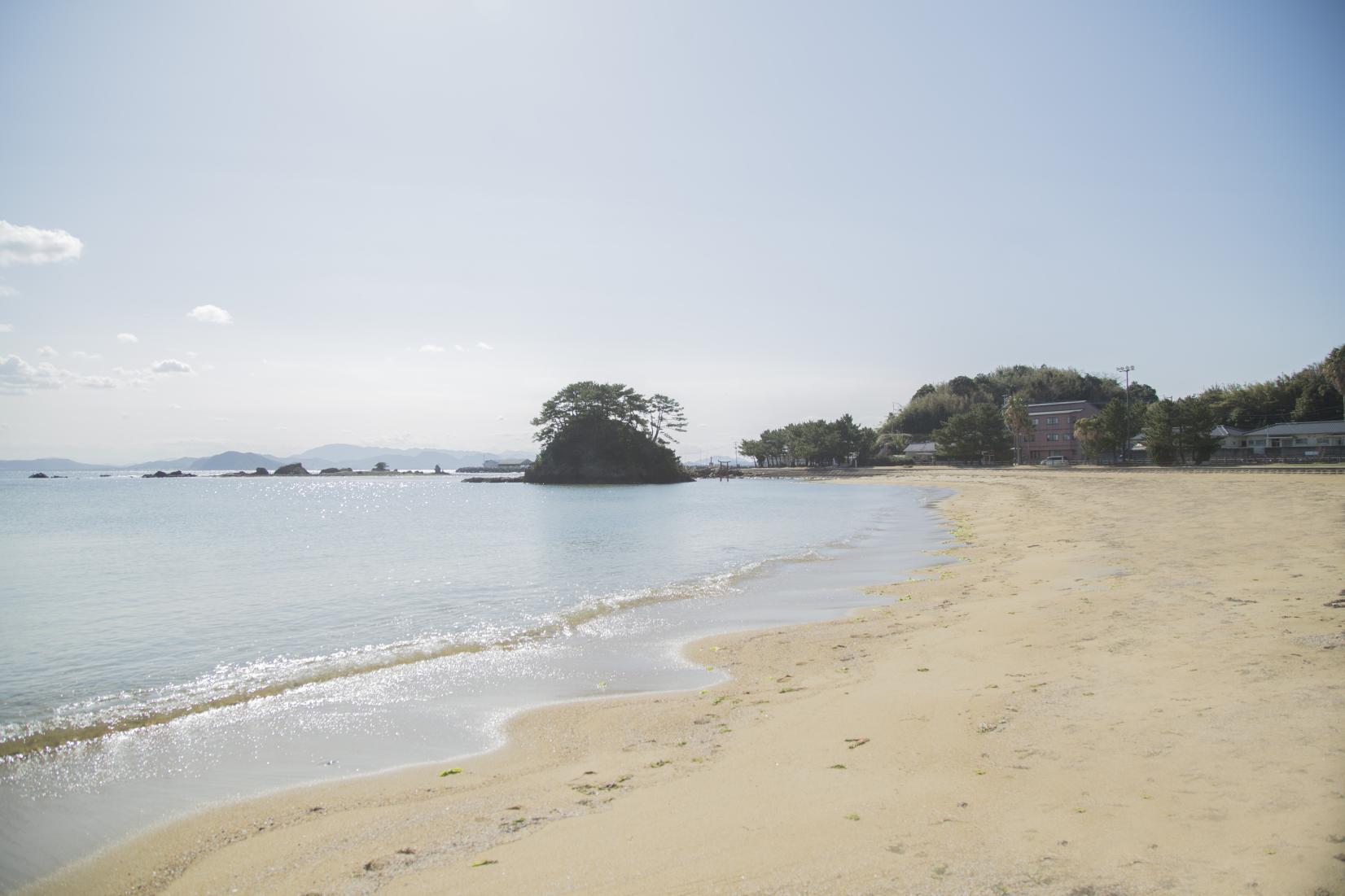 かんす海水浴場・夢の小夜島