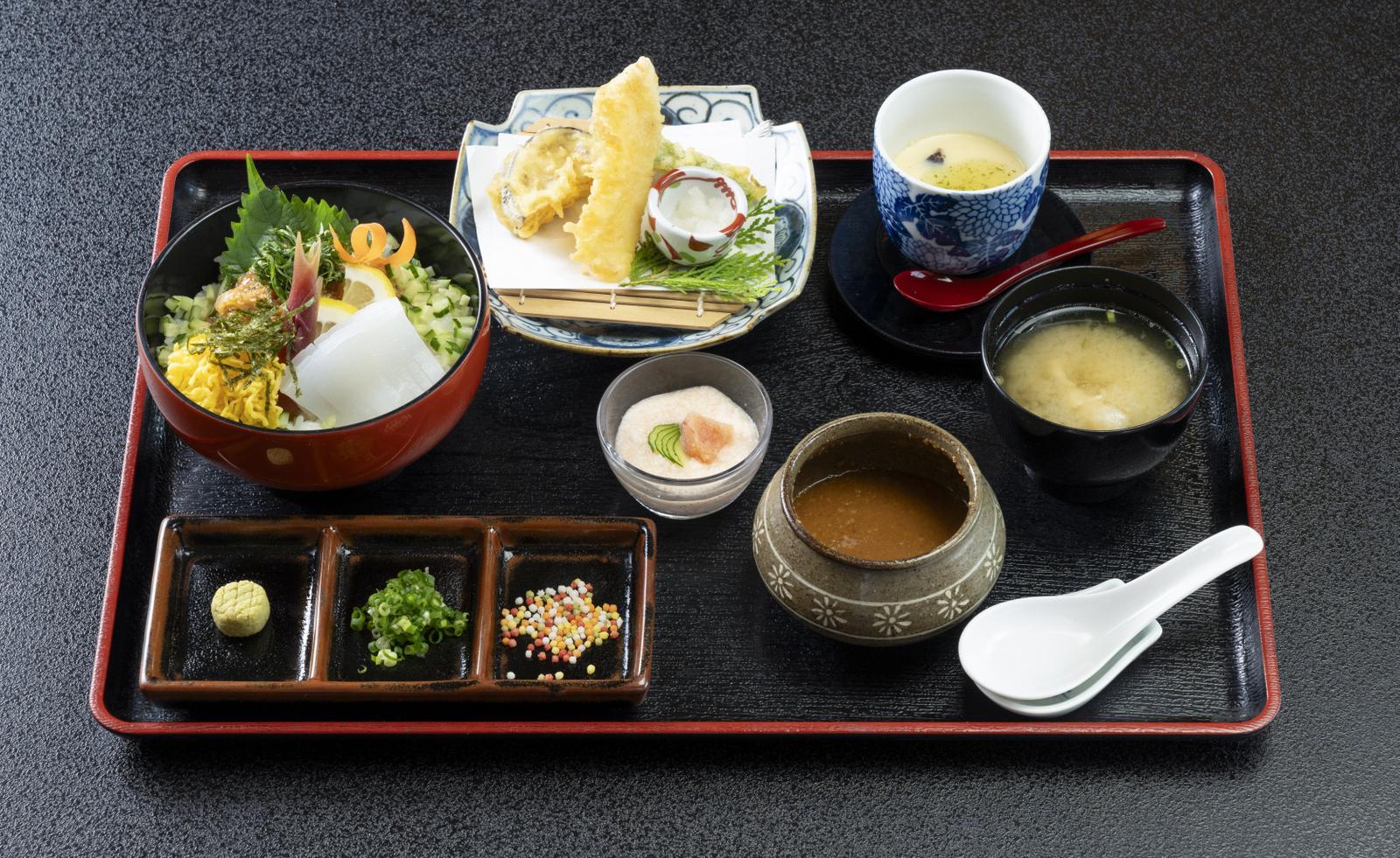 「イカ三昧丼」　魚屋別館（宗像市）