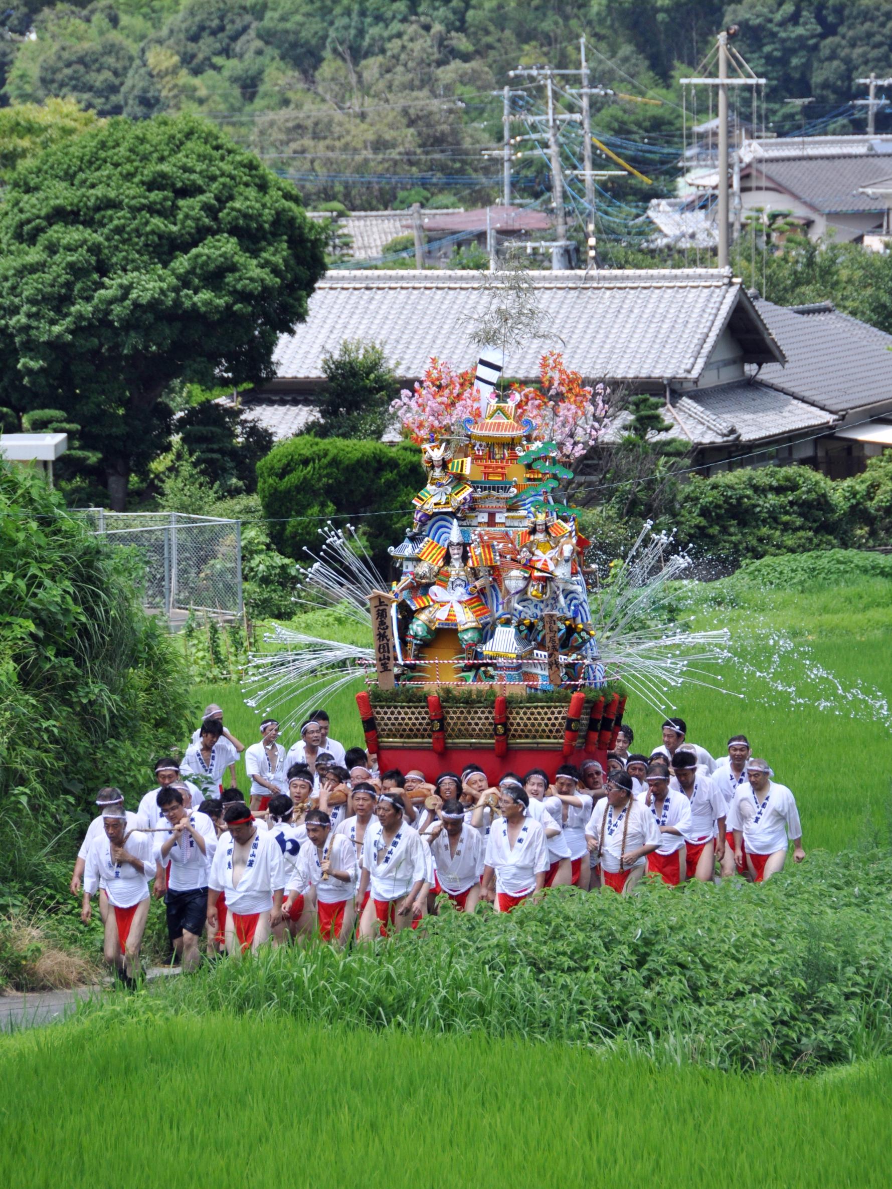 上須惠祇園山笠（毎年7月下旬）