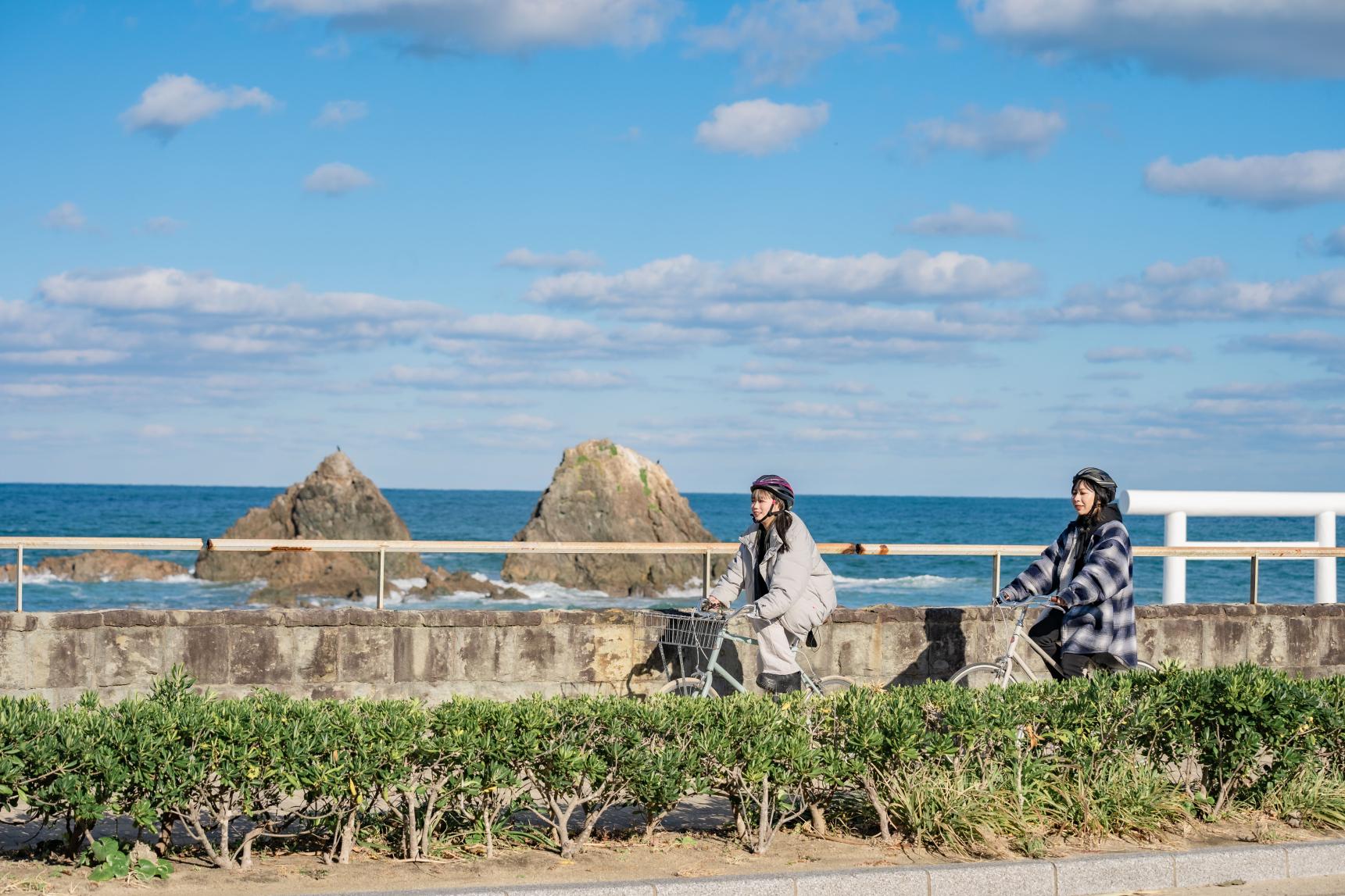 ＜糸島市での楽しみ方➀＞フォトジェニック！青く美しい海沿いを走る絶景ドライブ-4