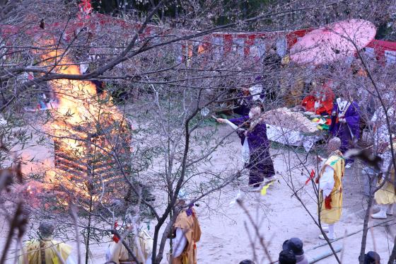 【如意輪寺】火渡り-0